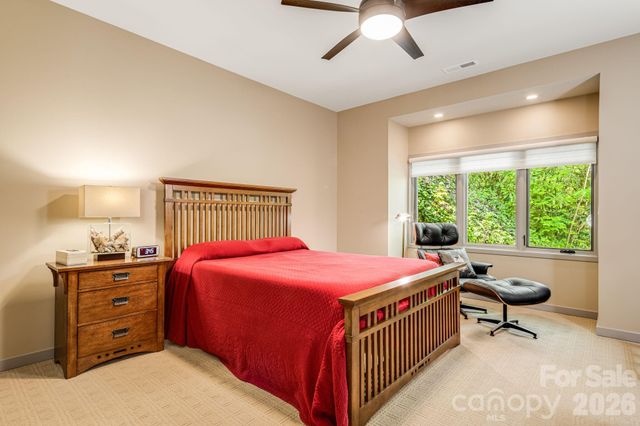 1760 Winding Creek Drive, Waynesville, NC 28786