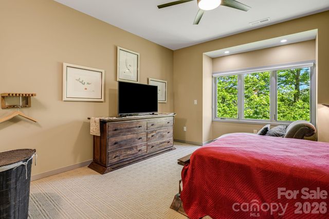 1760 Winding Creek Drive, Waynesville, NC 28786