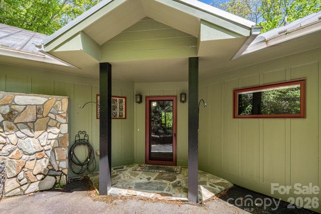 1760 Winding Creek Drive, Waynesville, NC 28786