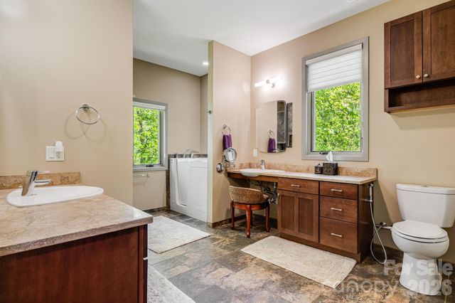 1760 Winding Creek Drive, Waynesville, NC 28786