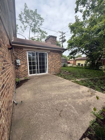 674 E Algonquin Road, Des Plaines, IL 60016