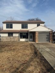 674 E Algonquin Road, Des Plaines, IL 60016