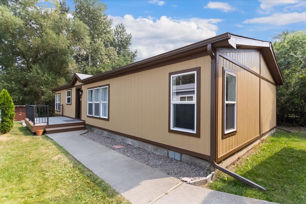 720 4th Avenue E, Columbia Falls, MT 59912 photo 1