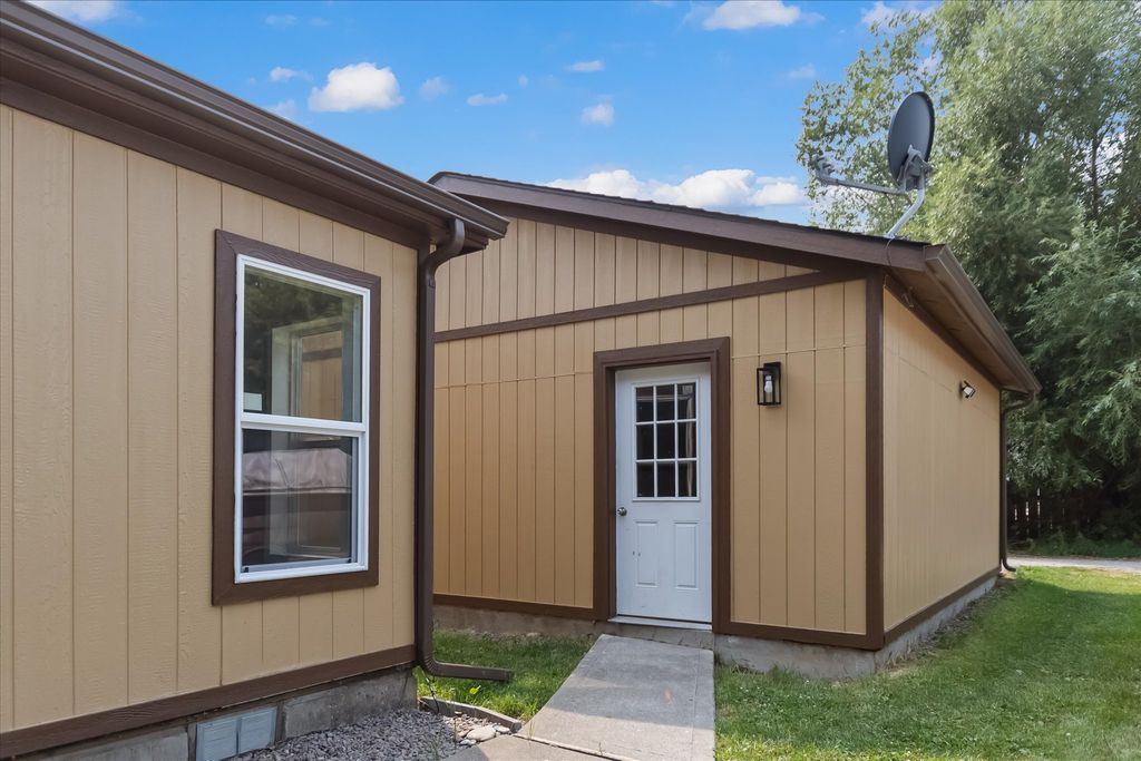 720 4th Avenue E, Columbia Falls, MT 59912 photo 3