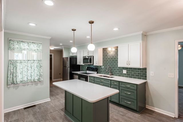 100 Hull Ln, Hendersonville, TN 37075