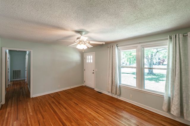 100 Hull Ln, Hendersonville, TN 37075
