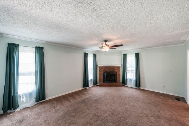 100 Hull Ln, Hendersonville, TN 37075
