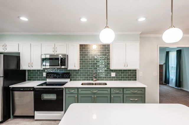 100 Hull Ln, Hendersonville, TN 37075