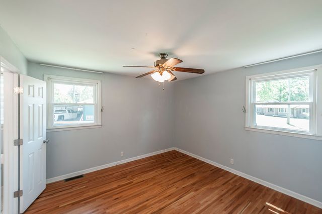 100 Hull Ln, Hendersonville, TN 37075