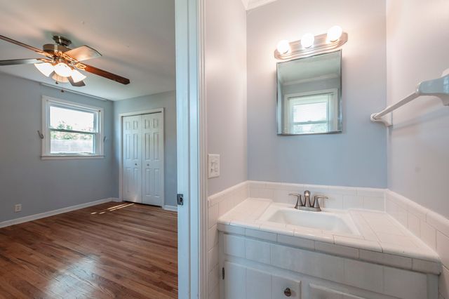 100 Hull Ln, Hendersonville, TN 37075