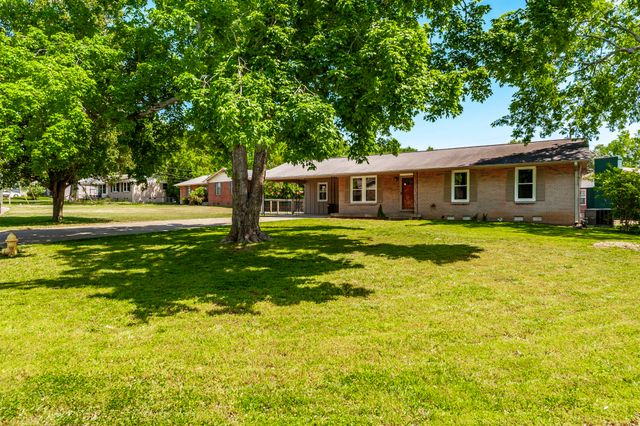 100 Hull Ln, Hendersonville, TN 37075