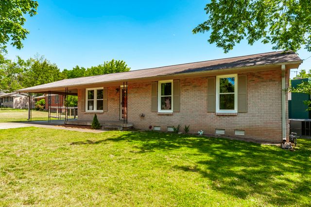 100 Hull Ln, Hendersonville, TN 37075