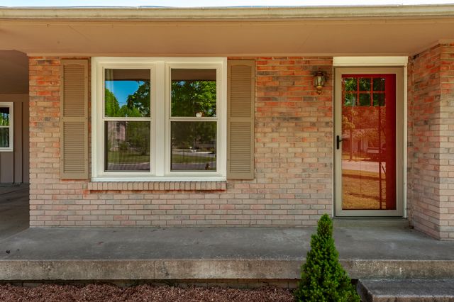 100 Hull Ln, Hendersonville, TN 37075