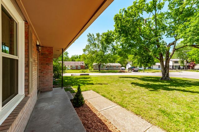 100 Hull Ln, Hendersonville, TN 37075
