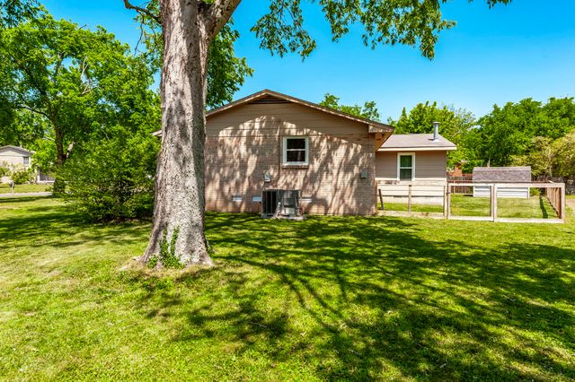 100 Hull Ln, Hendersonville, TN 37075