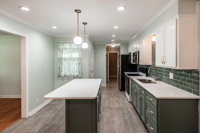 100 Hull Ln, Hendersonville, TN 37075