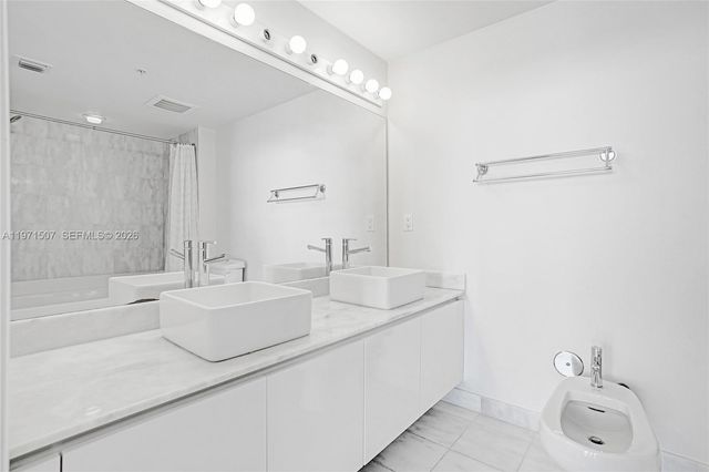 601 NE 36th St 1908, Miami, FL 33137