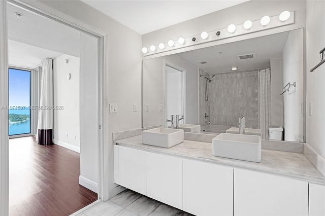 601 NE 36th St 1908, Miami, FL 33137