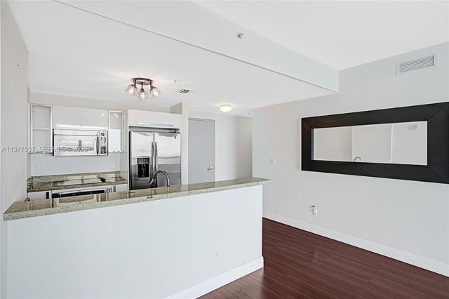 601 NE 36th St 1908, Miami, FL 33137