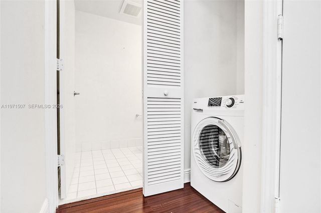 601 NE 36th St 1908, Miami, FL 33137