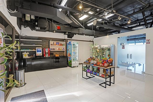 601 NE 36th St 1908, Miami, FL 33137