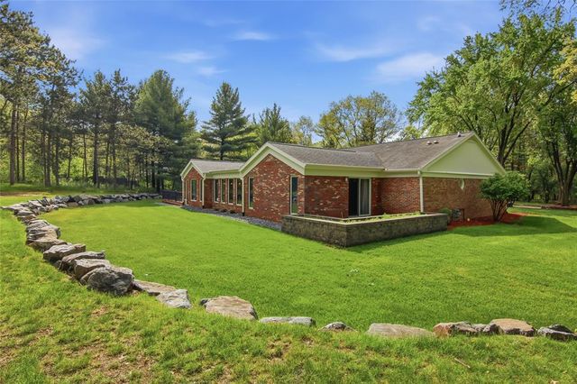 3750 Rimridge Road, Eau Claire, WI 54701