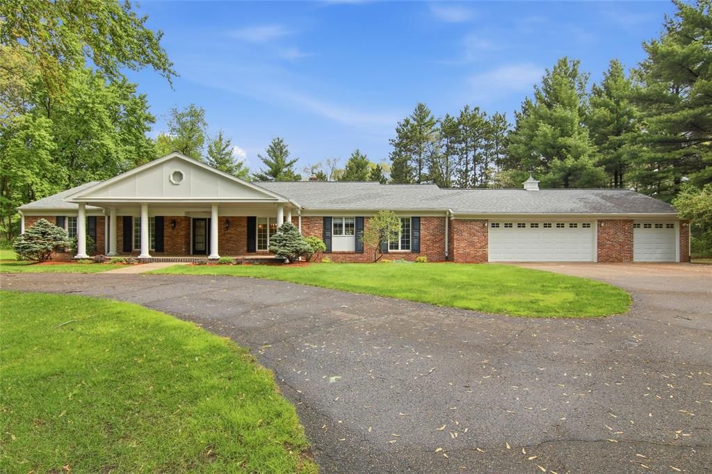 3750 Rimridge Road, Eau Claire, WI 54701