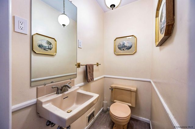 1306 E IVINSON AVE, Laramie, WY 82070