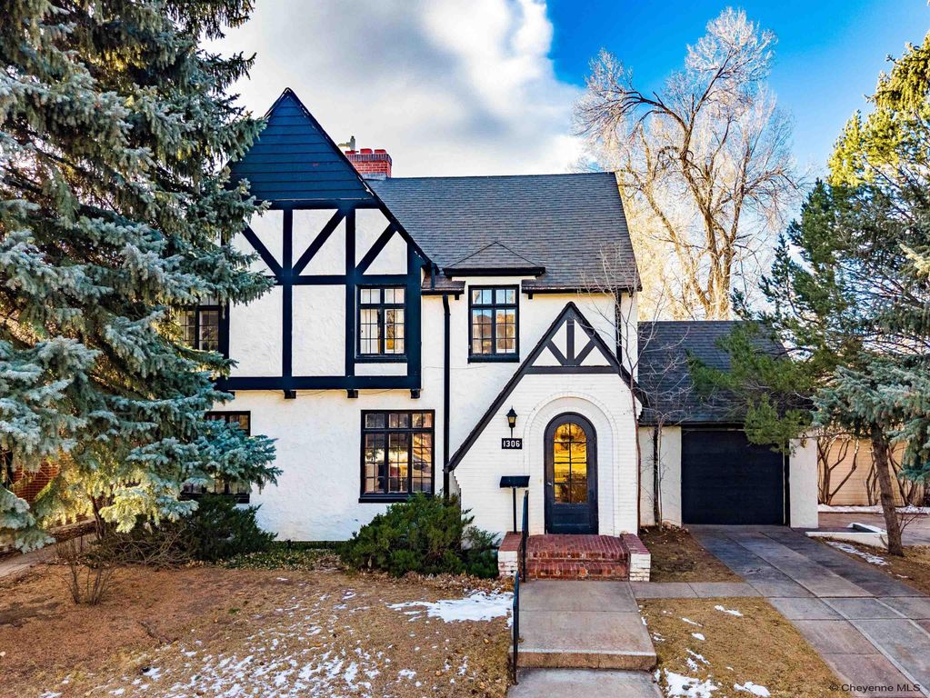 1306 E IVINSON AVE, Laramie, WY 82070