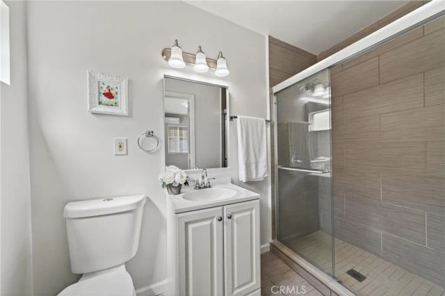 1960 Chariton Street, Los Angeles, CA 90034
