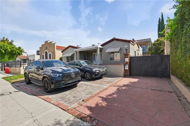 1960 Chariton Street, Los Angeles, CA 90034