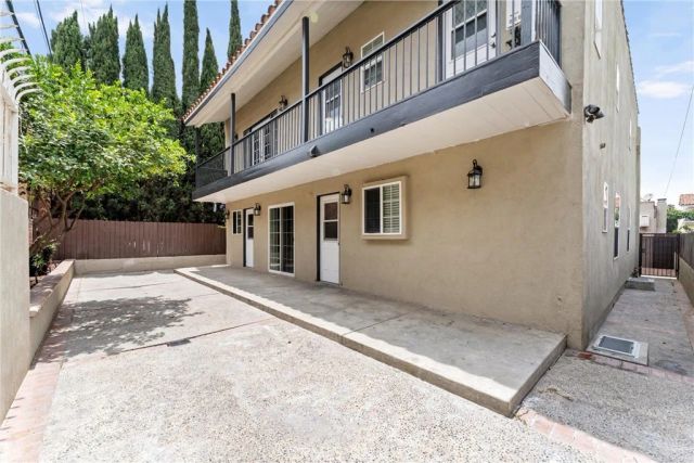 1960 Chariton Street, Los Angeles, CA 90034