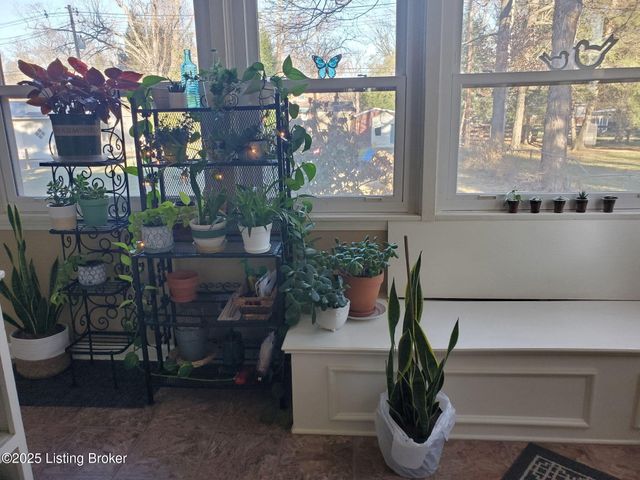 2923 Avon Rd, Louisville, KY 40220