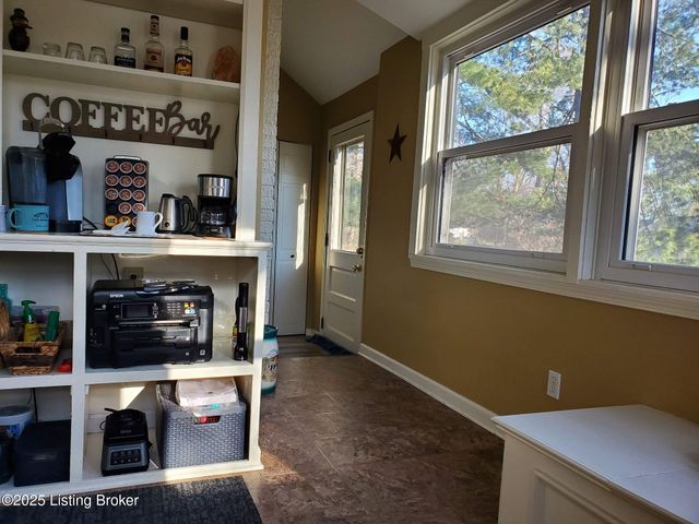 2923 Avon Rd, Louisville, KY 40220