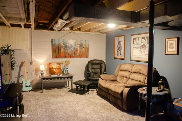 2923 Avon Rd, Louisville, KY 40220