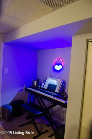 2923 Avon Rd, Louisville, KY 40220