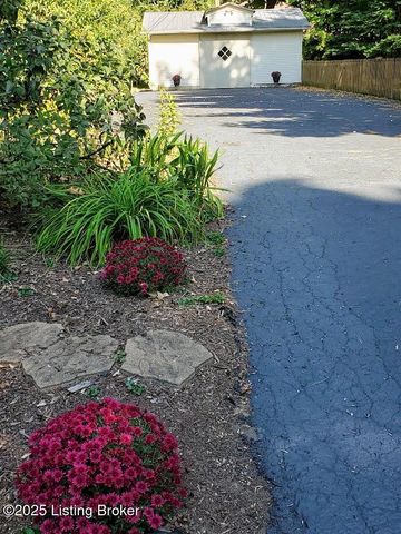 2923 Avon Rd, Louisville, KY 40220