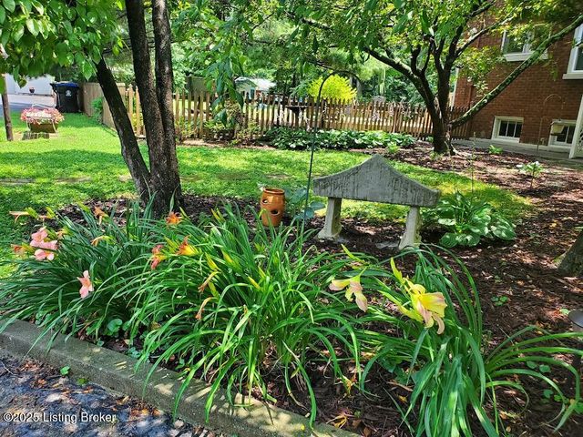 2923 Avon Rd, Louisville, KY 40220