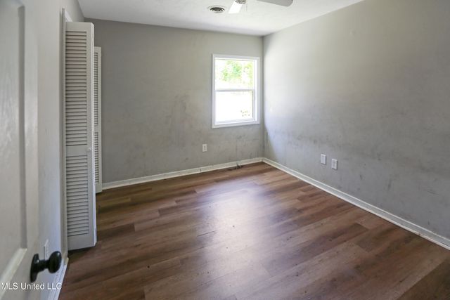 1250 Summer Lane, Jackson, MS 39211