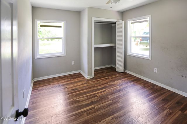 1250 Summer Lane, Jackson, MS 39211