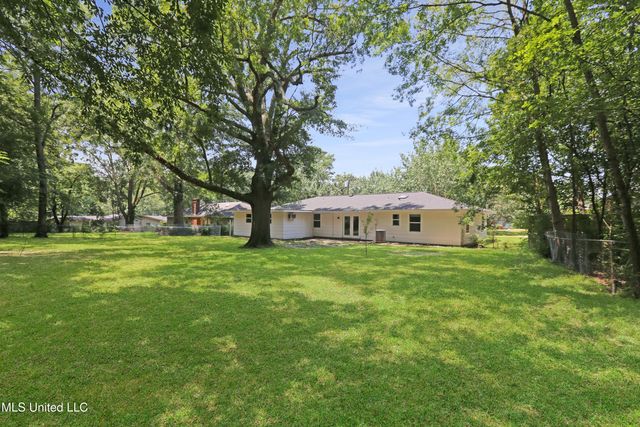 1250 Summer Lane, Jackson, MS 39211
