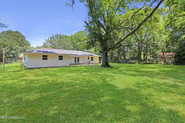 1250 Summer Lane, Jackson, MS 39211