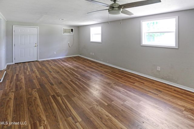 1250 Summer Lane, Jackson, MS 39211