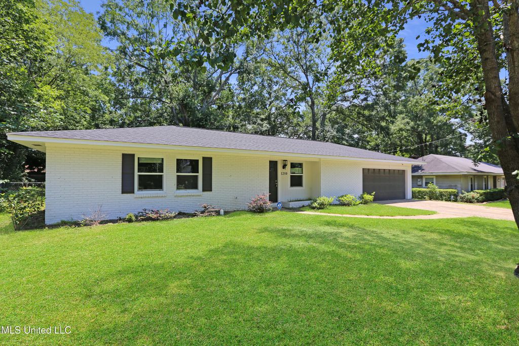 1250 Summer Lane, Jackson, MS 39211