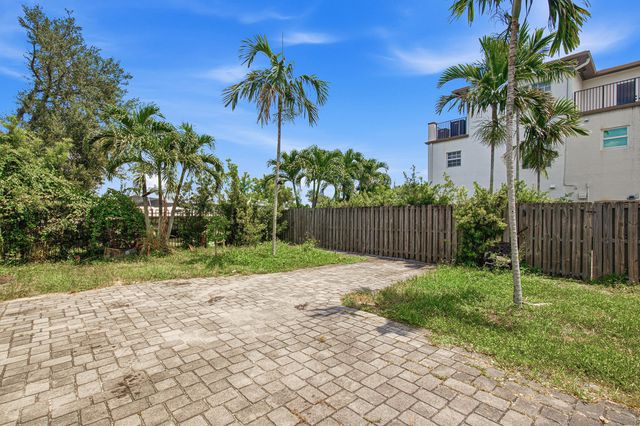 807 NW 1ST Avenue, Fort Lauderdale, FL 33311