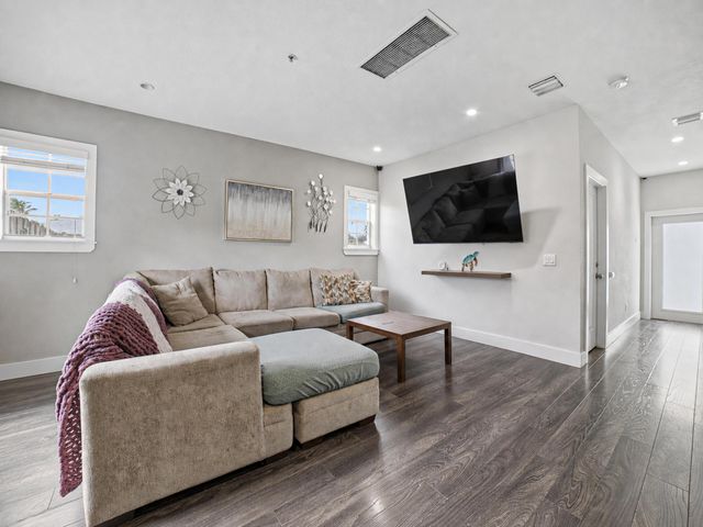 807 NW 1ST Avenue, Fort Lauderdale, FL 33311