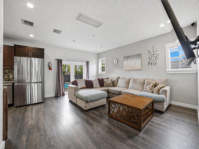 807 NW 1ST Avenue, Fort Lauderdale, FL 33311