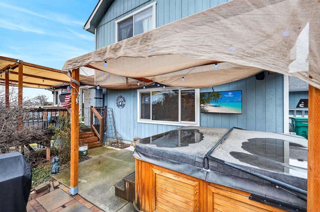 17904 E 11th Ave, Greenacres, WA 99016