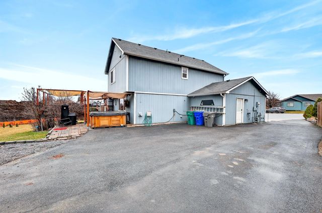 17904 E 11th Ave, Greenacres, WA 99016