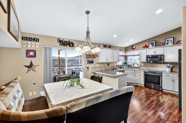 17904 E 11th Ave, Greenacres, WA 99016